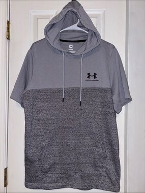 Under Armour Men's Two-Tone Short-Sleeve Hooded shirt in Light Gray and Charcoal